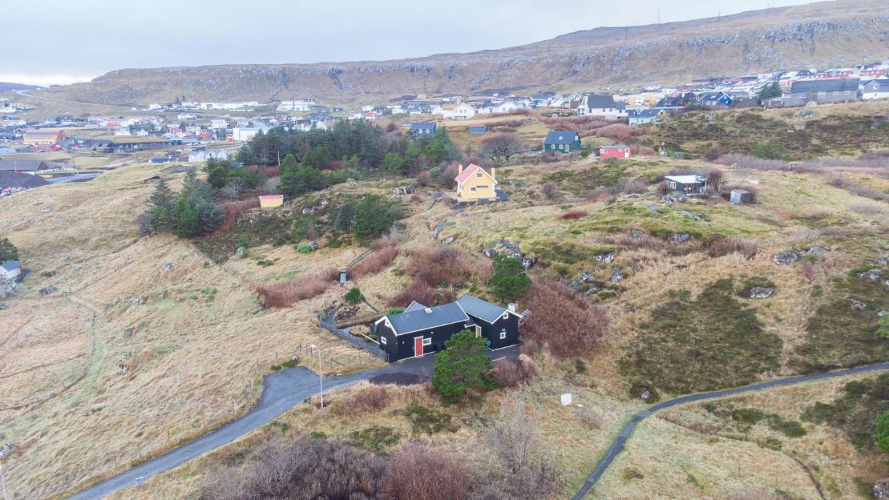 Red Robin - Vacation Homes Next To Svartifossur Waterfall Tórshavn Eksteriør billede